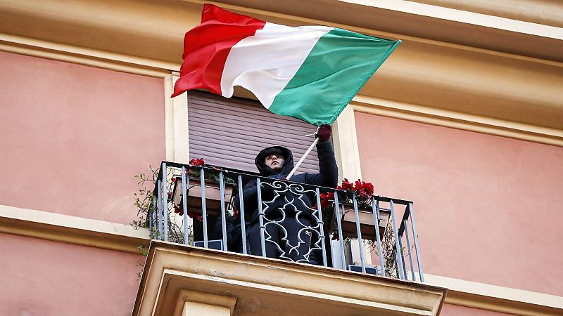 Boletines RNE ¿ Baja el número de contagios en Italia por cuarto día consecutivo  - Escuchar ahora