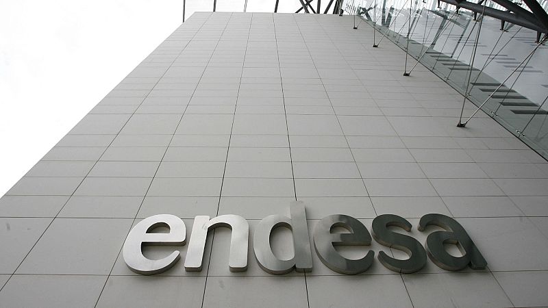 Boletines RNE - Endesa crea un fondo de 25 millones de euros para la lucha contra el COVID-19 - Escuchar ahora