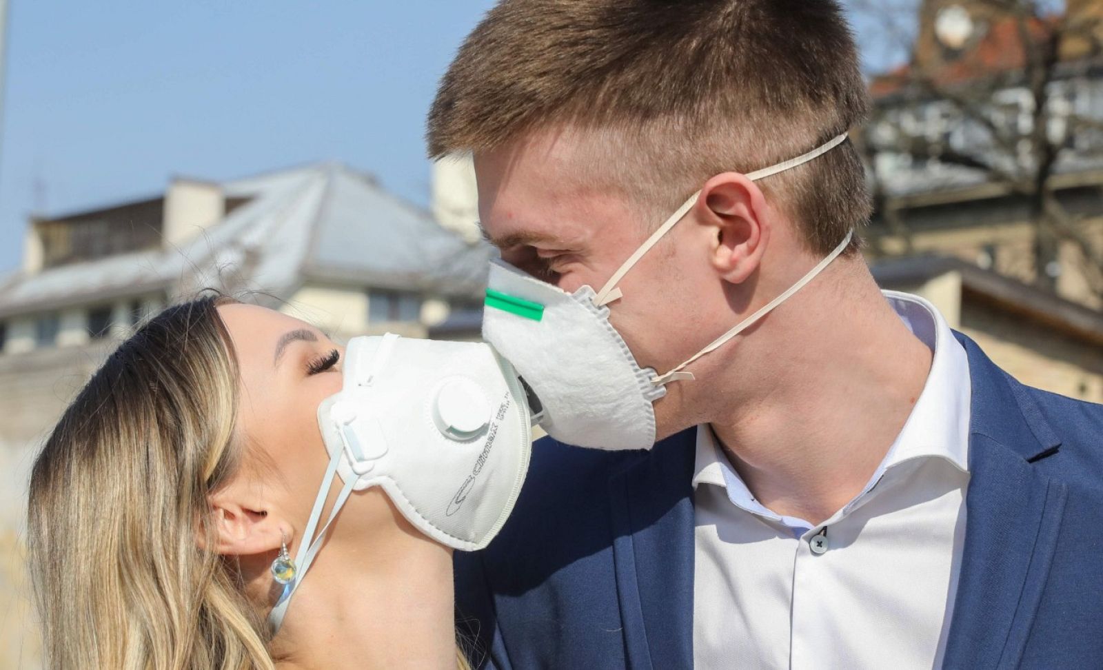 El 'sí quiero' en pleno estado de alarma - Escuchar ahora