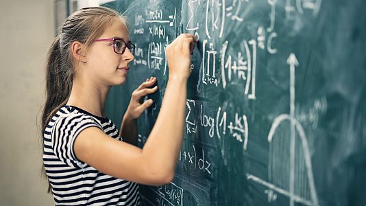 Raíz de 5 - Raíz de 5 - Modelos matemáticos sobre el coronavirus, con Javier Álvarez Liébana - 30/03/20 - escuchar ahora