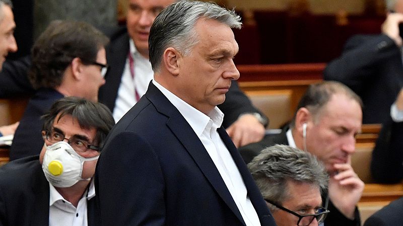 Boletines RNE - El parlamento húngaro da plenos poderes a Orban para gestionar la crisis del coronavirus - Escuchar ahora