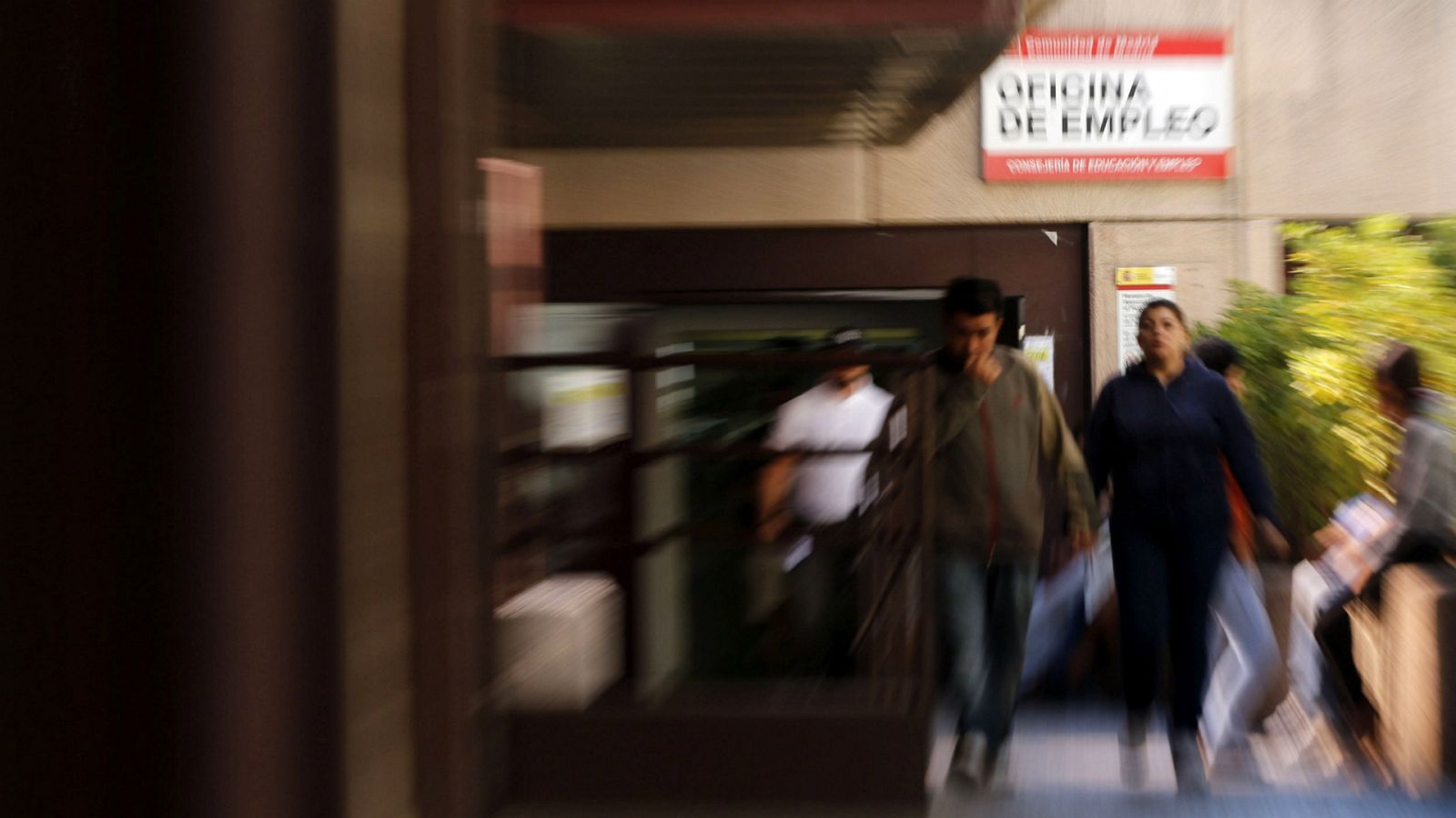  Las mañanas de RNE con Íñigo Alfonso - Paula, despedida por la crisis, espera que su empresa la vuelva a llamar - Escuchar ahora