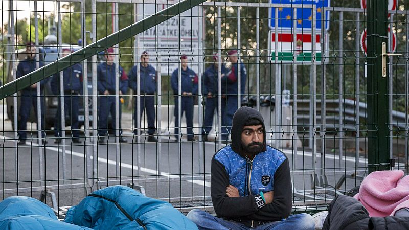 Boletines RNE - Hungra, Polonia y Repblica Checa, condenados por cerrar sus fronteras a los refugiados en 2015 - Escuchar ahora