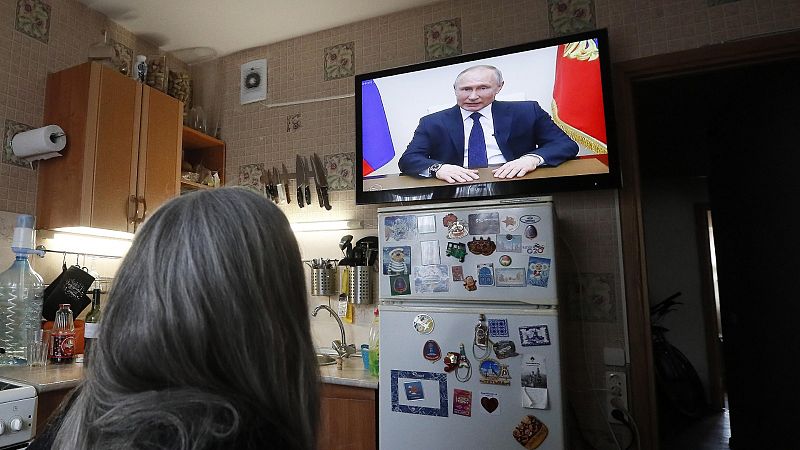 Boletines RNE - Putin alarga el confinamiento en Rusia a todo abril - Escuchar ahora
