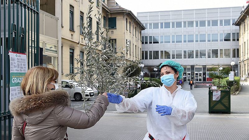 24 horas fin de semana - 20 horas - Italia registra por primera vez la cifra más baja de muertos en 16 días - Escuchar ahora 