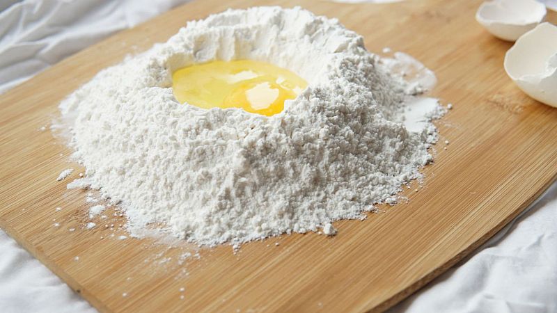  Boletines RNE - Aumenta un 50% el consumo de harina y levadura en este confinamiento - Escuchar ahora