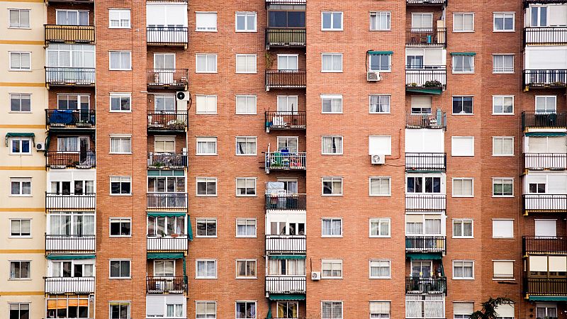 14 horas - Vivir confinado en 20 metros cuadrados sin balcón - Escuchar ahora