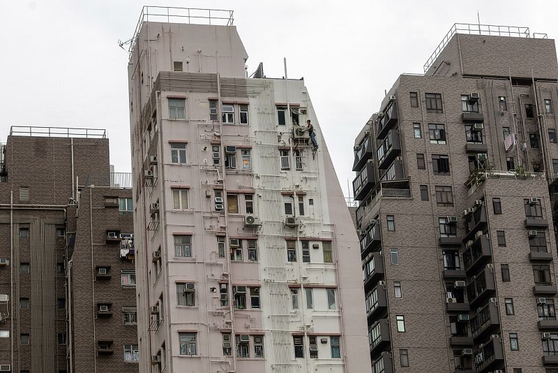  Todo Noticias Tarde - Confinados en 20 metros cuadrados - Escuchar ahora 