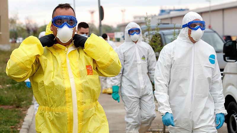 Boletines RNE - Vuelve a descender el número de muertos por coronavirus tras dos días de subidas - Escuchar ahora