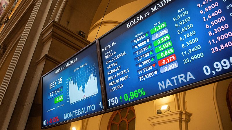 Boletines RNE - El Ibex experimenta su mejor semana desde 2012 - Escuchar ahora