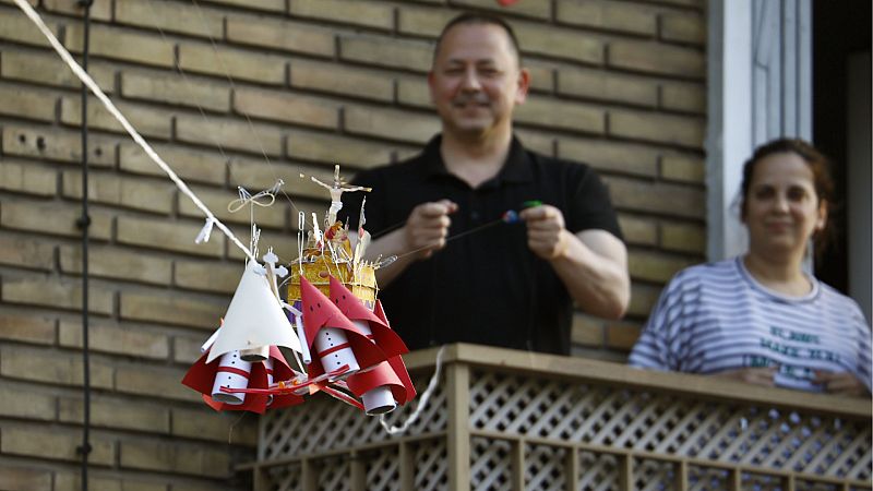 España a las 8 Fin de Semana - La Semana Santa sigue sonando desde los balcones - Escuchar ahora