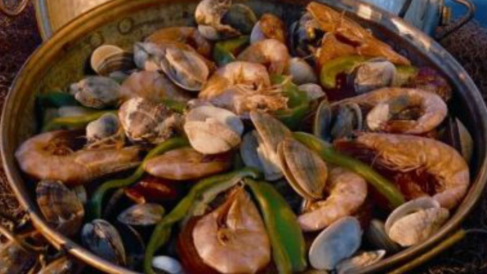 El gallo que no cesa - Tierra sin límites: "De mi cocina al mundo" - Escuchar ahora