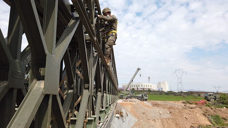 Boletines RNE - El Ejército reconstruye el puente de Montblanc arrasado por el temporal - Escuchar ahora