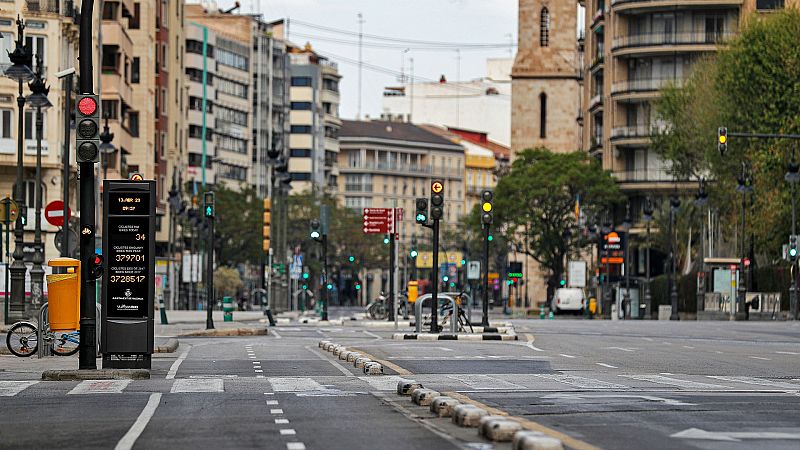 14 horas - El 85% de la población no se está alejando de su casa en horario laboral - Escuchar ahora