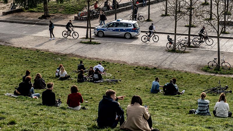  Boletines RNE - El Gobierno alemán da por superada la crisis sanitaria por coronavirus - Escuchar ahora
