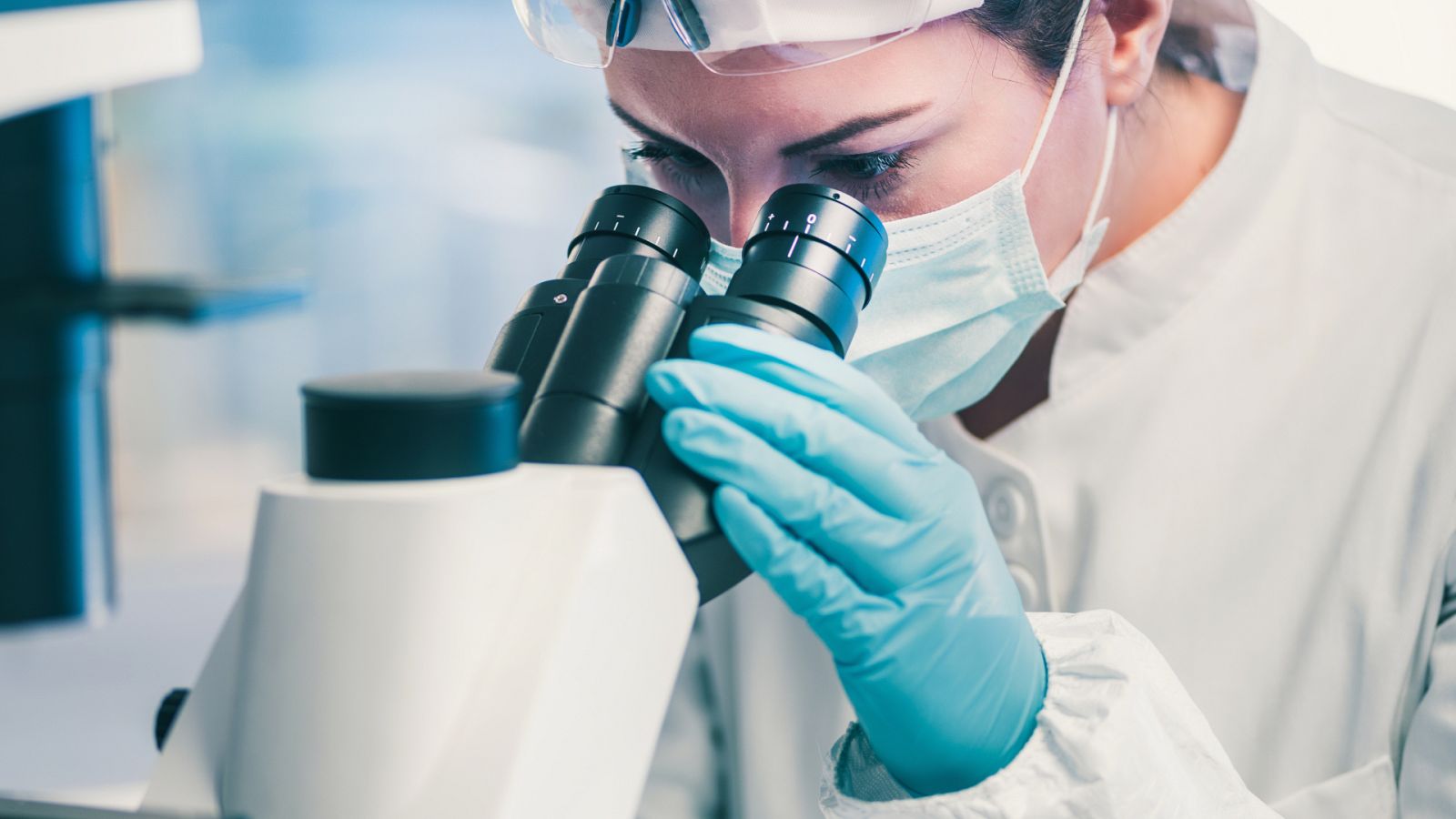 Boletines RNE - El CSIC estudia el gancho del coronavirus con un criomicroscopio - Escuchar ahora