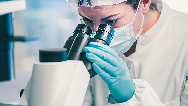 Boletines RNE - El CSIC estudia el gancho del coronavirus con un criomicroscopio - Escuchar ahora