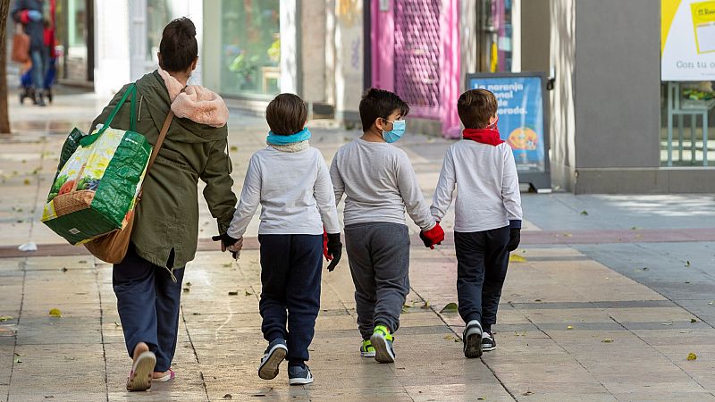 España a las 8 Fin de Semana - La Generalitat presenta un plan para la salida de los niños la semana que viene - Escuchar ahora