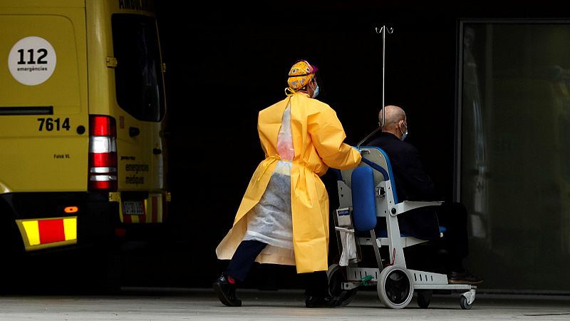  Boletines RNE - El número de fallecidos diarios continúa descendiendo: 399 en las últimas 24 horas - Escuchar ahora