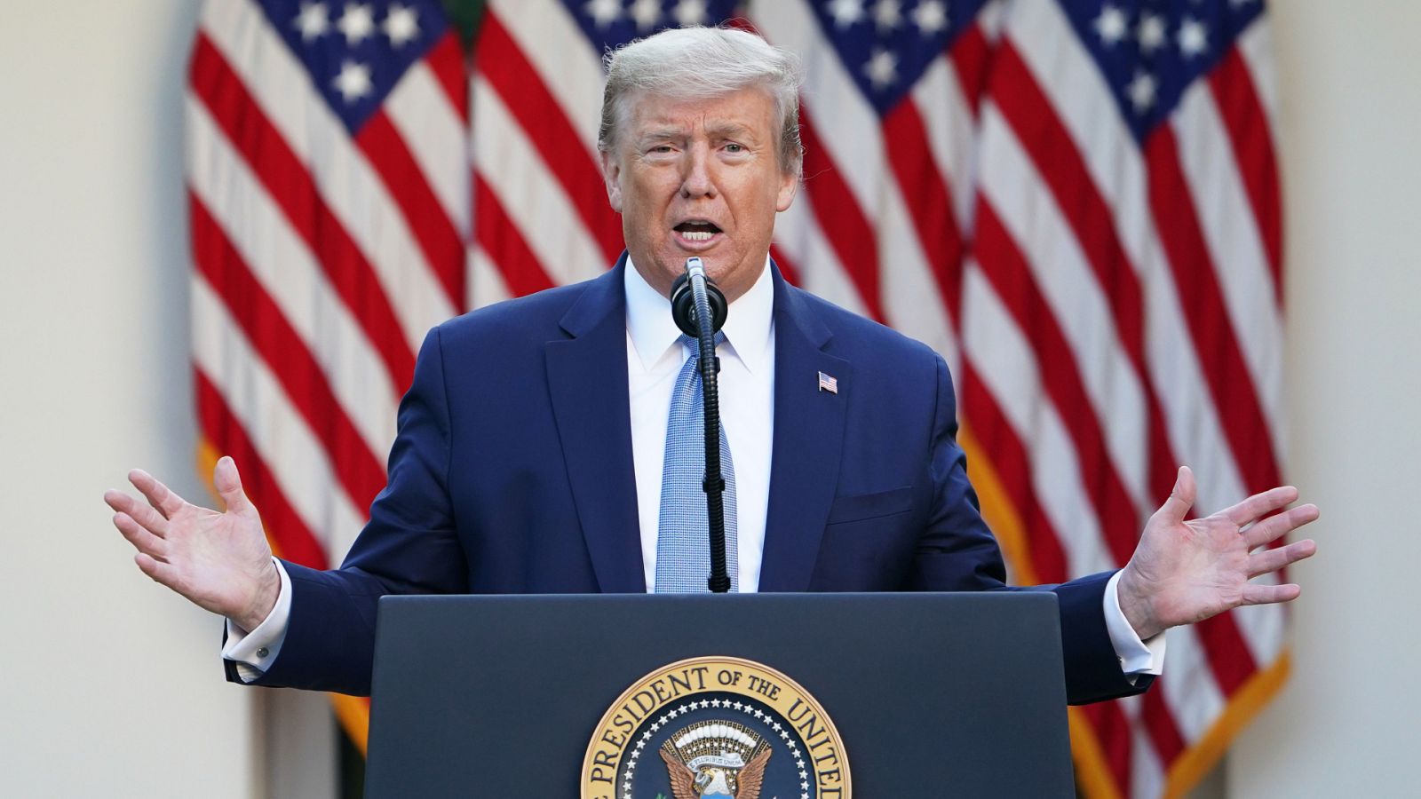  Boletines RNE - Trump anuncia ayudas al sector del petróleo - Escuchar ahora