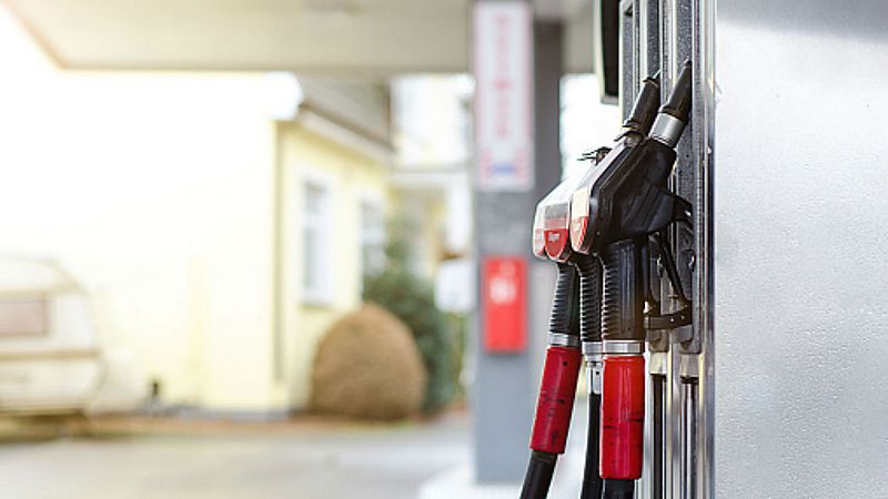 14 horas - ¿Cómo nos afecta la bajada del precio del petróleo? - Escuchar ahora