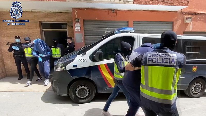Boletines RNE - Prisión para los tres yihadistas detenidos en Almería - Escuchar ahora
