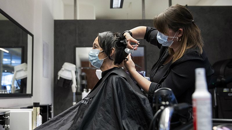 14 horas - Las peluquerías se preparan para abrir el lunes con dudas y largas listas de espera - Escuchar ahora