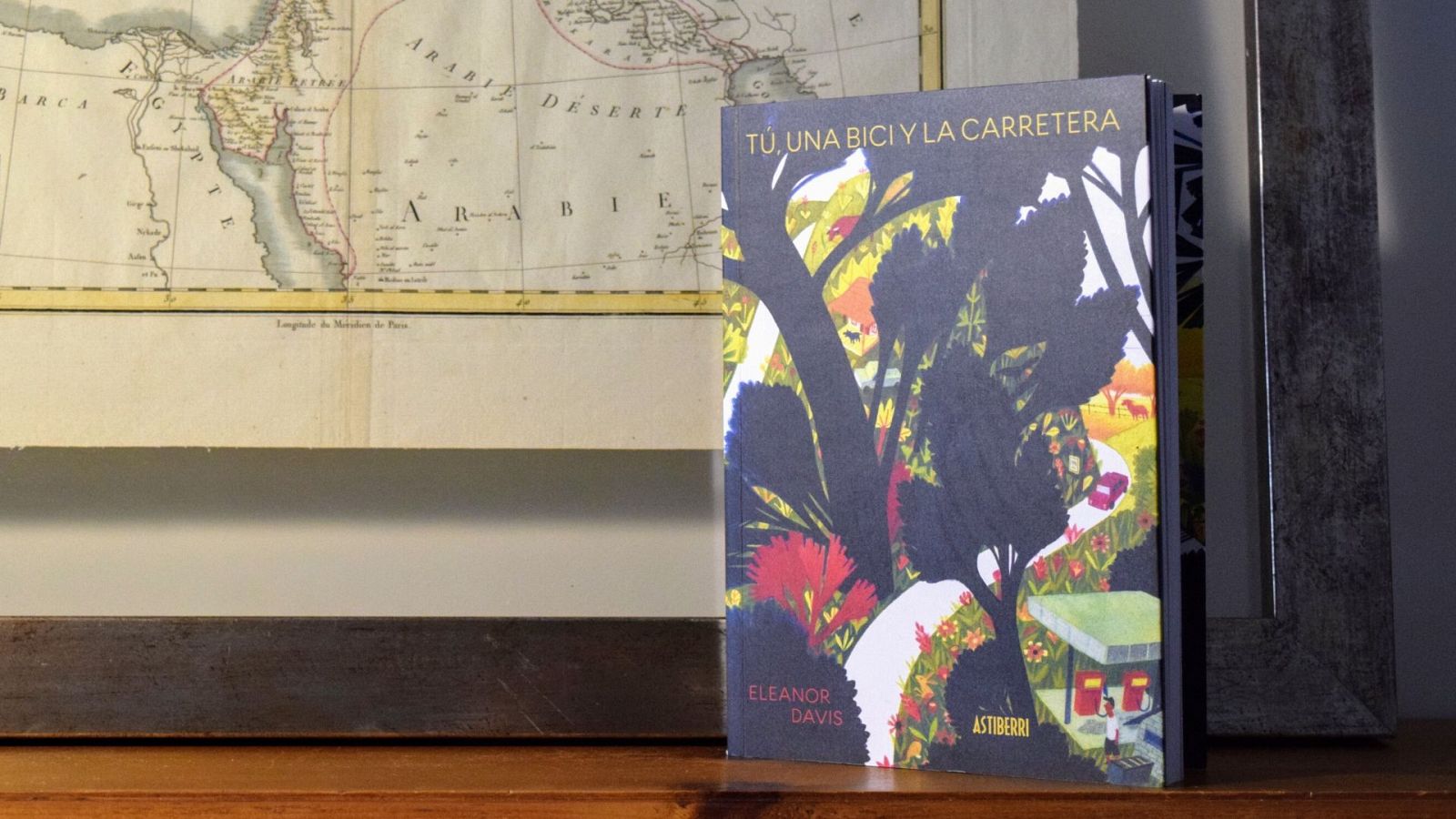 Oxiana - Eleanor Davis | Tú, una bici y la carretera - Escuchar ahora