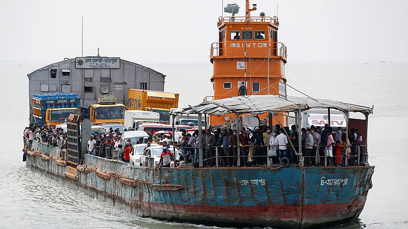  14 horas fin de semana - Decenas de rohingas a la deriva desde hace semanas porque les impiden desembarcar por el Covid-19 - Escuchar ahora