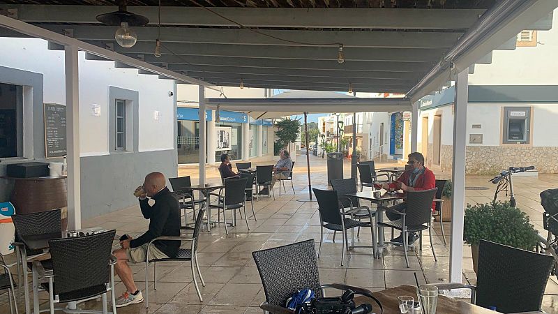 Las mañanas de RNE con Íñigo Alfonso - Formentera estrena la fase 1 con los primeros cafés en las terrazas y las playas abiertas - Escuchar ahora