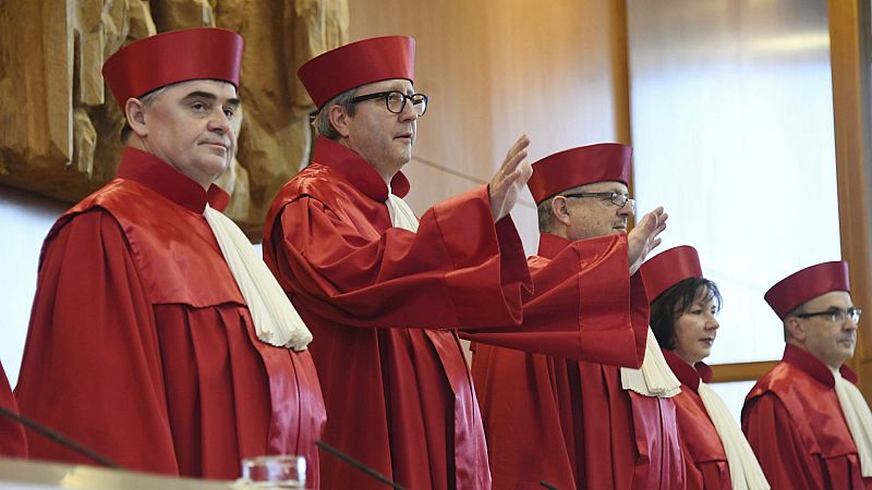  Boletines RNE - El Alto Tribunal alemán sentencia que la compra de deuda del BCE es "parcialmente insconstitucional" - Escuchar ahora