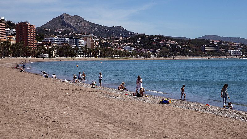 Boletines RNE - Andalucía pedirá abrir sus playas una fase antes - Escuchar ahora