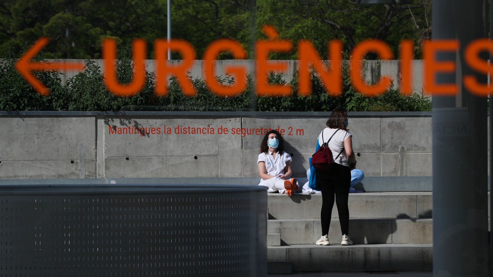  Las mañanas de RNE con Íñigo Alfonso -  España, el país con más sanitarios infectados: "Nos han dejado muy indefensos" - Escuchar ahora