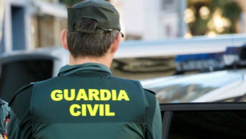 Boletines RNE - La Guardia Civil detiene en Barcelona a un seguidor del Daesh "muy radicalizado" - Escuchar ahora