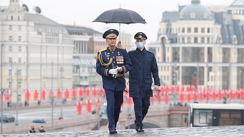 España a las 8 Fin de Semana - Rusia suspende su desfile militar por el coronavirus: registra 10.000 casos diarios - Escuchar ahora