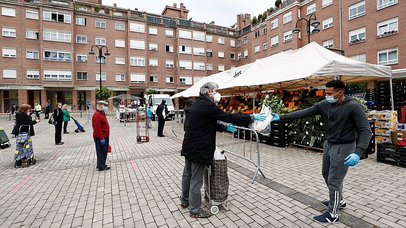 Boletines RNE - ¿Qué comercios podrán abrir en la Fase 1? - Escuchar ahora