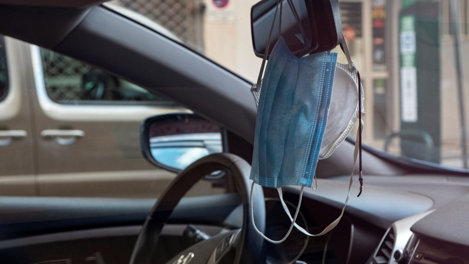 Boletines RNE - El transporte en la fase 1: podrán viajar varias personas en un mismo vehículo - Escuchar ahora