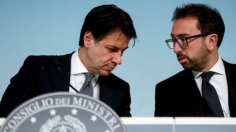 14 horas Fin de Semana - Italia da 15 días a los jueces para revisar la excarcelación de mafiosos por la pandemia - Escuchar ahora