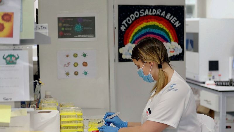 Boletines RNE - El número de fallecidos diarios con coronavirus desciende hasta los 123 - Escuchar ahora