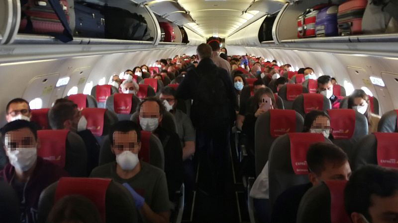 24 horas - Iberia, denunciada por no respetar la distancia de seguridad entre pasajeros - Escuchar ahora