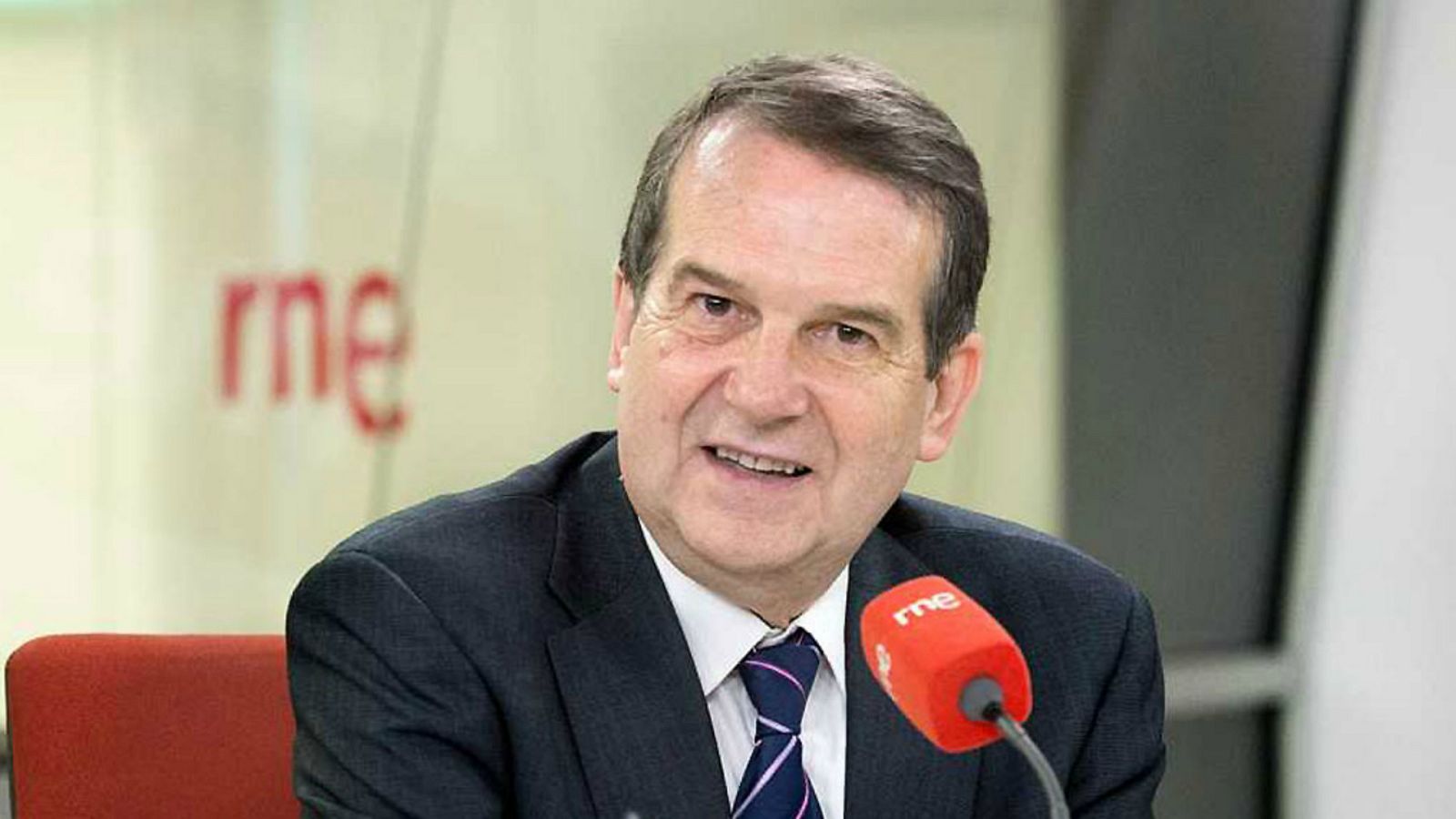  Las mañanas de RNE con Íñigo Alfonso - Caballero: "Son los dirigentes de las comunidades los que quieren politizar la desescalada" - Escuchar ahora