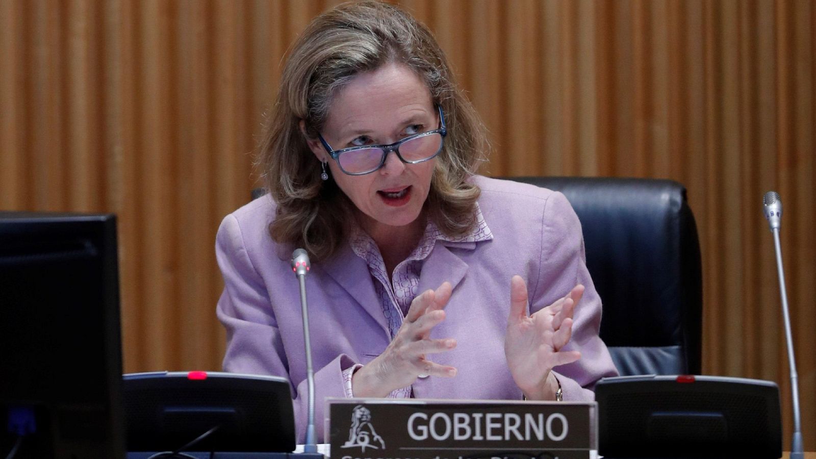 Boletines RNE - FEDEA prevé una caída del PIB español de hasta el 18% - Escuchar ahora