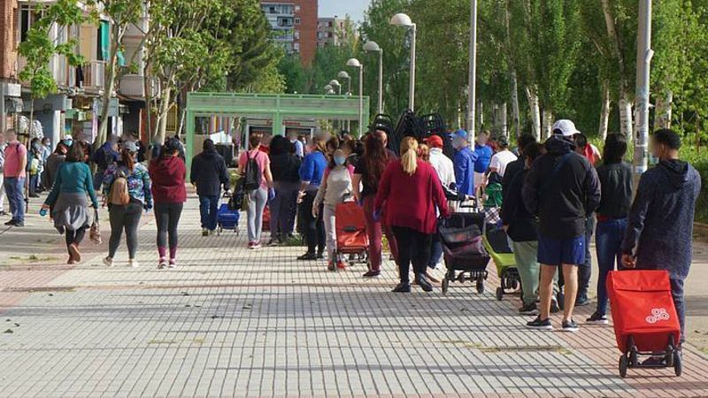 Las mañanas de RNE con Íñigo Alfonso - Los vecinos ayudan cuando los servicios sociales estan desbordados - Escuchar ahora