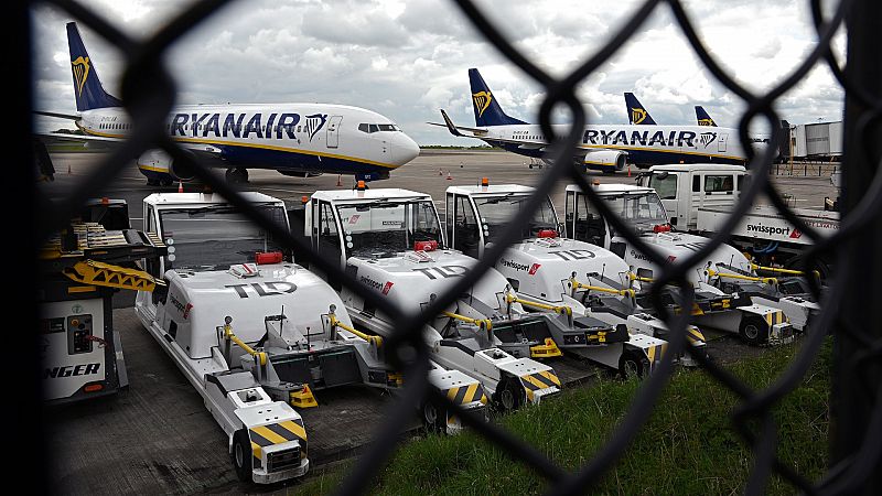 España a las 8 Fin de Semana - Ryanair pone sobre la mesa el despido de 351 tripulantes de cabina en España - Escuchar ahora