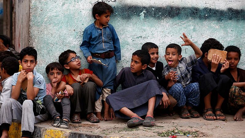 14 horas Fin de Semana - La pandemia golpea Yemen sin casi médicos ni agua potable: "hay personas muriendo a las puertas de los hospitales" - Escuchar ahora