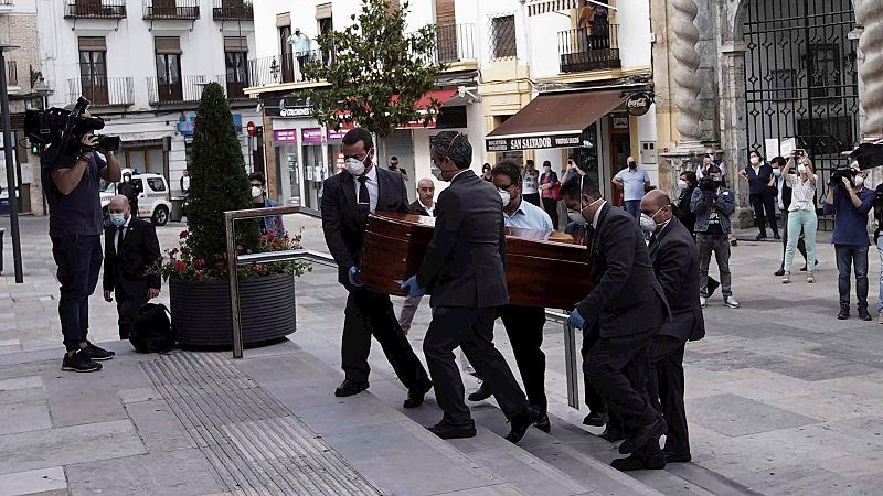 España a las 8 Fin de Semana - Último adiós a Julio Anguita en el Ayuntamiento de Córdoba - Escuchar ahora