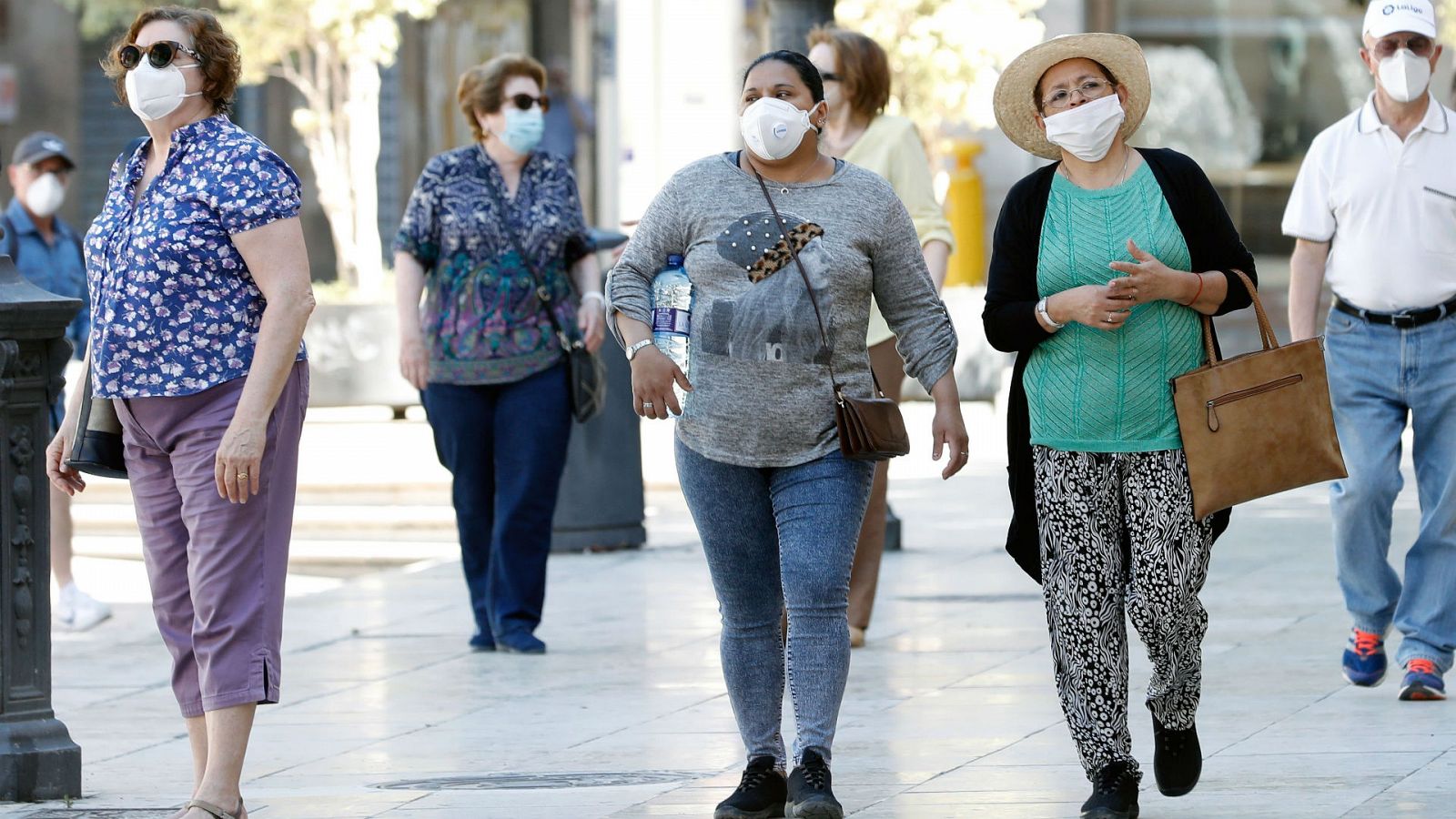  Boletines RNE - Las mascarillas repartidas en la Comunidad de Madrid no cumplen los requisitos adecuados - Escuchar ahora