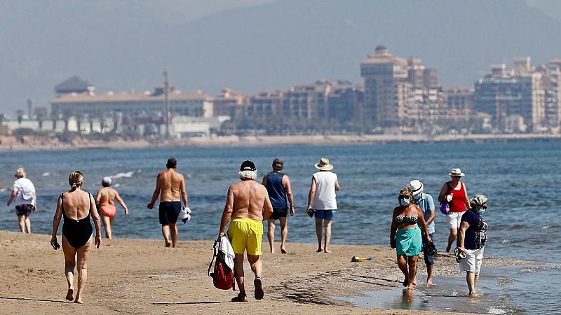 España a las 8 Fin de Semana - El futuro de las playas: control del aforo y gran normativa para evitar contagios - Escuchar ahora