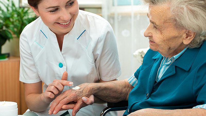 14 horas fin de semana - Antiguos recortes y pandemia debilitan al sistema sanitario - Escuchar ahora 