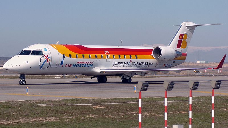 Boletines RNE - Sesenta viajeros guardarán cuarentena en Lanzarote por un positivo - Escuchar ahora